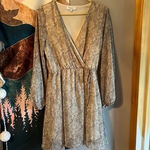 Gilli Long-Sleeve V-Neck Pattern Dress